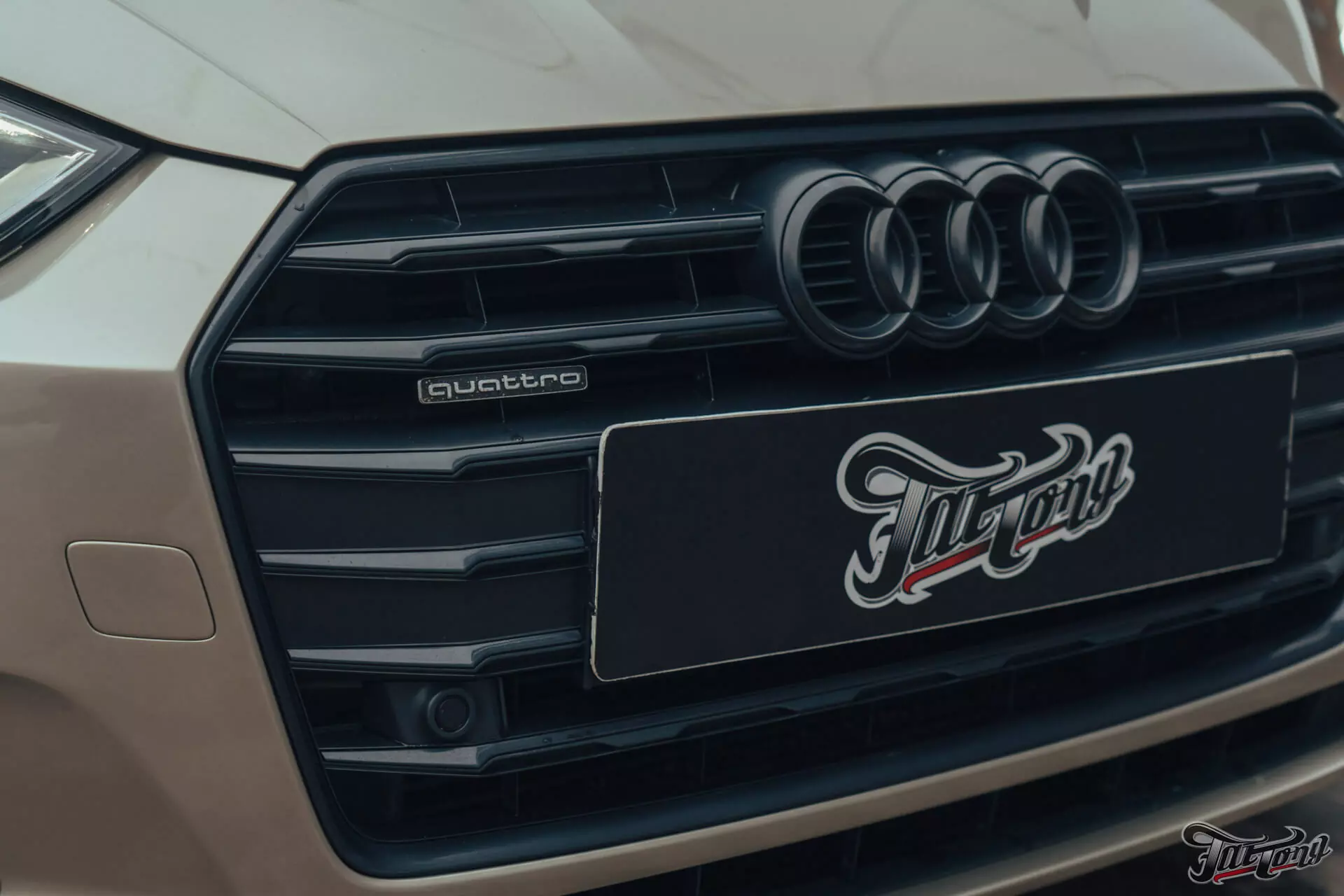 Audi A5. Кузовной ремонт, полная расклейка винила